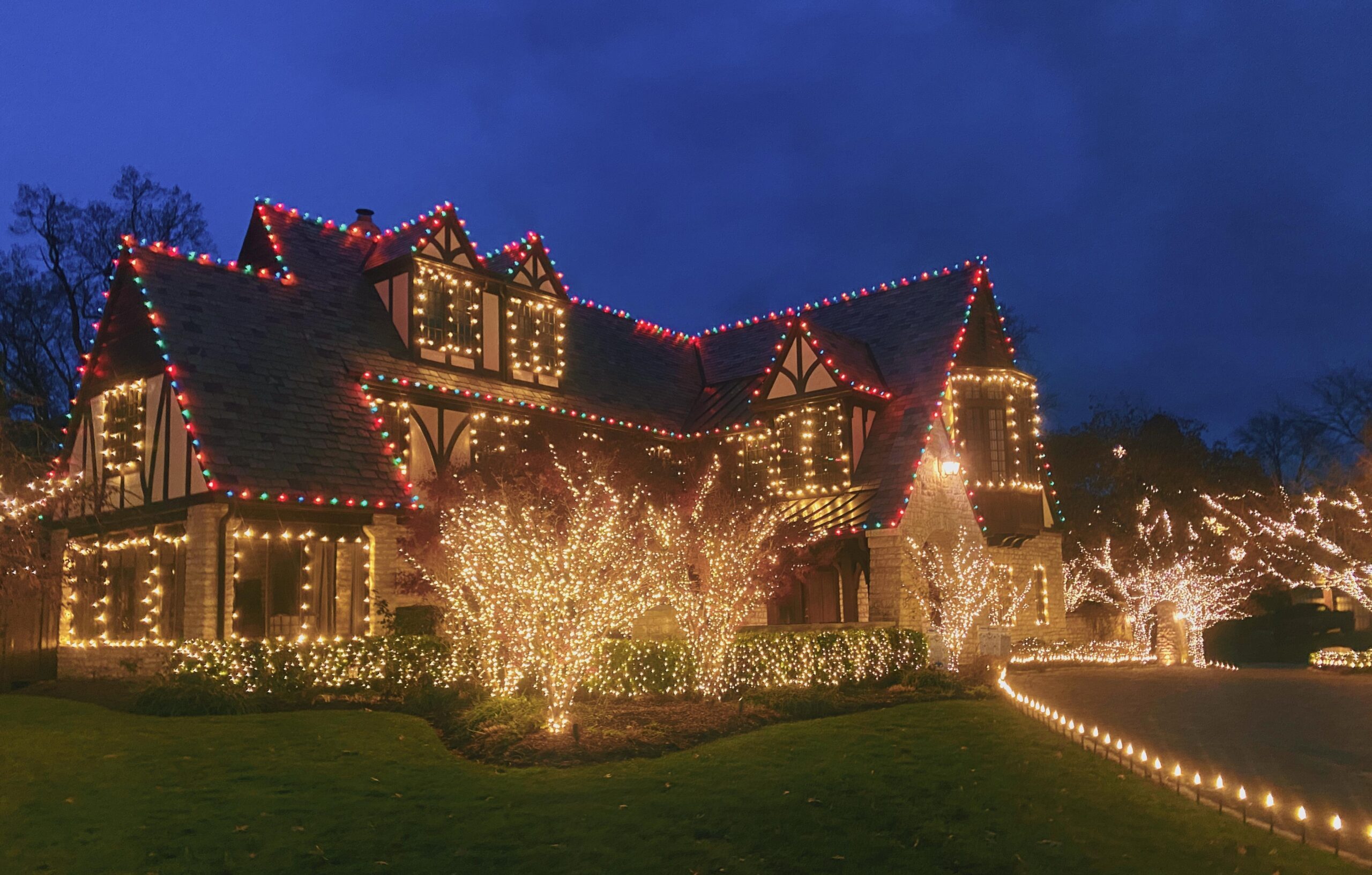shutterstock 2504239987 scaled Christmas Light Installation