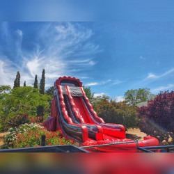 22' Volcano Water Slide 40' L 21' W 22' H