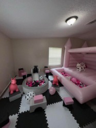 IMG 8597 1760321728 Pink bounce house & soft play